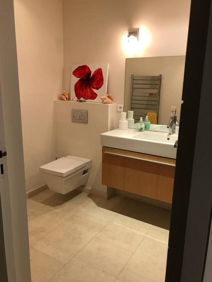 Independent One Bedroom Apartment Антиб Екстериор снимка
